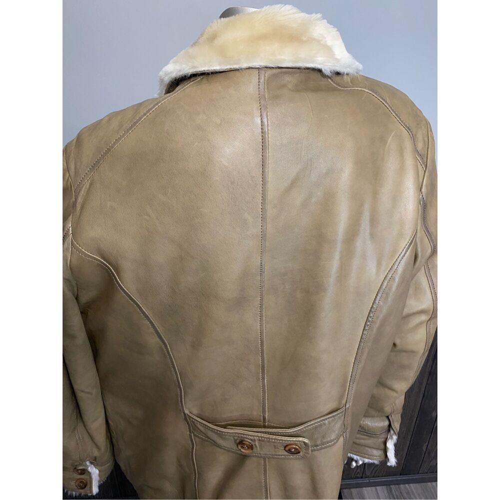 Danier tan leather barn/chore coat with faux shearling interior. - Picture 11 of 16